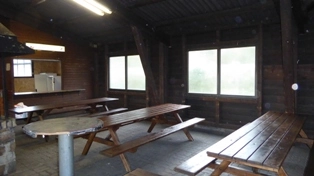 Grillhütte - Innen rechts Nahaufnahme